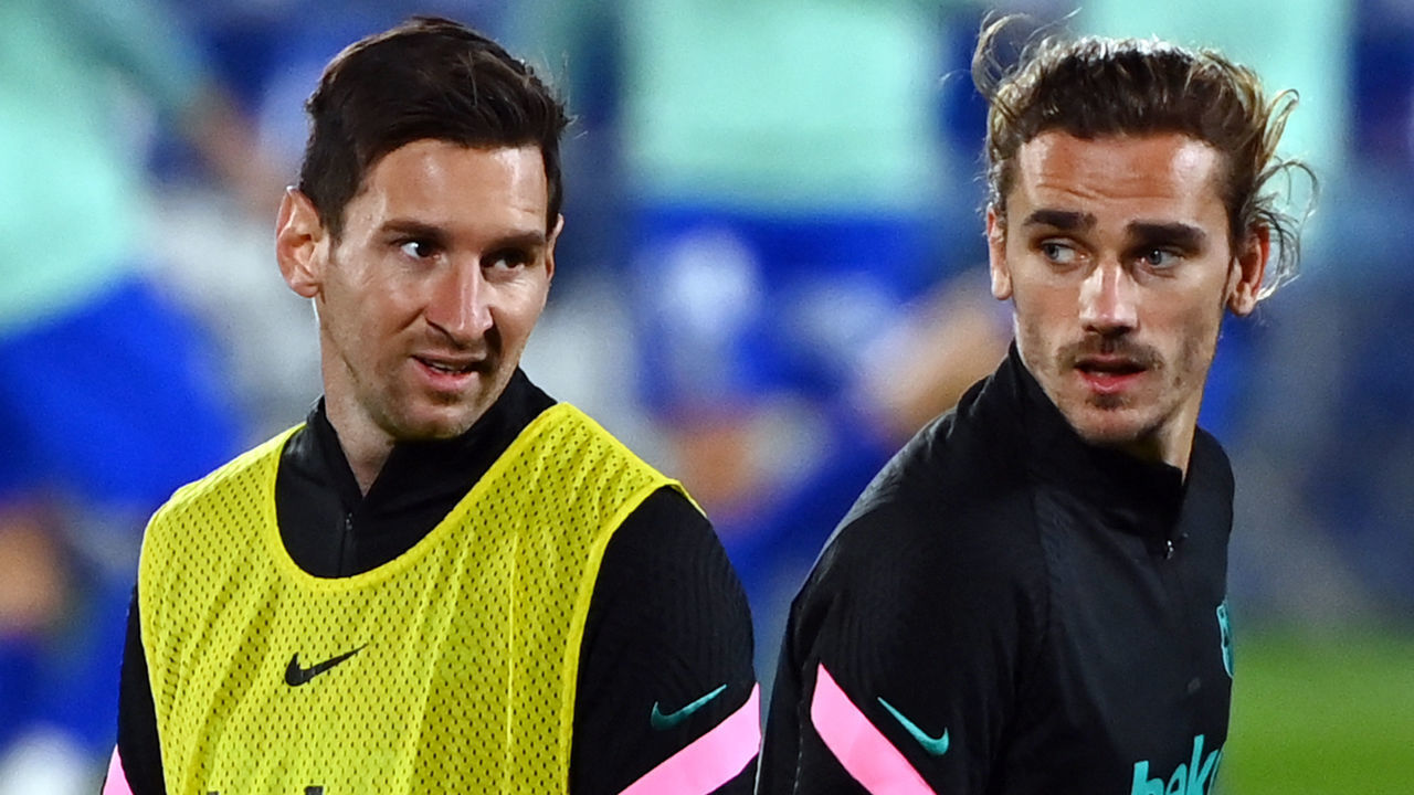 Barcelona's Argentine forward Lionel Messi (L) and Barcelona's French midfielder Antoine Griezmann warm up before the Spanish League football match between Getafe and Barcelona at the Coliseum Alfonso Perez stadium in Getafe, south of Madrid, on October 17, 2020.