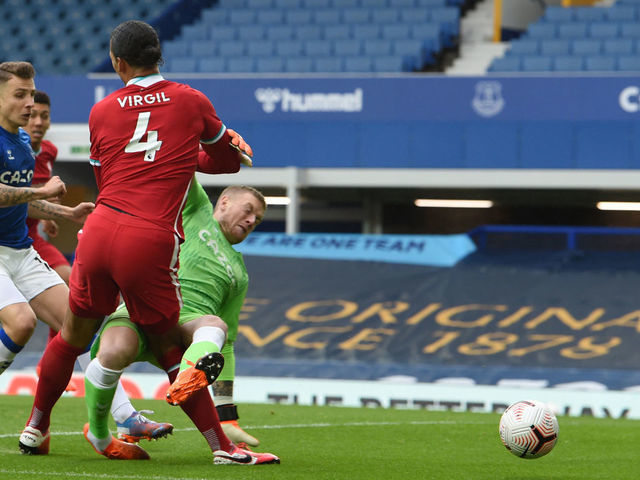 LIVERPOOL, ENGLAND - OCTOBER 17: (THE SUN OUT, THE SUN ON SUNDAY OUT )Virgil van Dijk of Liverpool collides with Everton's goalkeeper Jordan Pickford during the Premier League match between Everton and Liverpool at Goodison Park on October 17, 2020 in Liverpool, England. Sporting stadiums around the UK remain under strict restrictions due to the Coronavirus Pandemic as Government social distancing laws prohibit fans inside venues resulting in games being played behind closed doors.