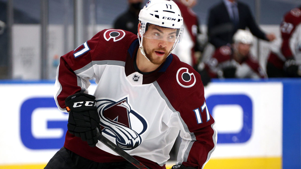 EDMONTON, ALBERTA - AUGUST 15: Tyson Jost #17 of the Colorado Avalanche plays against the Arizona Coyotes during the third period of Game Three of the Western Conference First Round of the 2020 NHL Stanley Cup Playoff at Rogers Place on August 15, 2020 in Edmonton, Alberta.