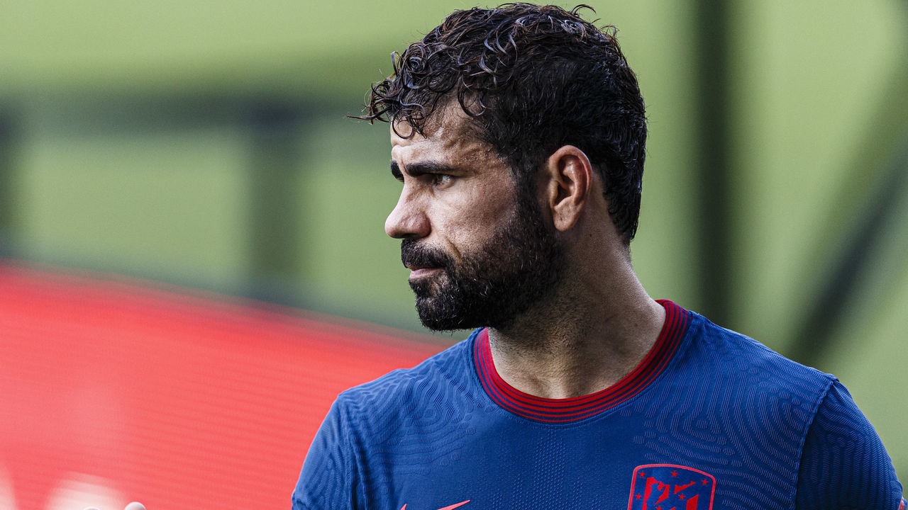 VIGO, SPAIN - OCTOBER 17: Diego Costa of Atletico de Madrid walks in the field during the La Liga Santander match between RC Celta and Atletico de Madrid at Abanca-BalaÌdos on October 17, 2020 in Vigo, Spain. Football Stadiums around Europe remain empty due to the Coronavirus Pandemic as Government social distancing laws prohibit fans inside venues resulting in fixtures being played behind closed doors.