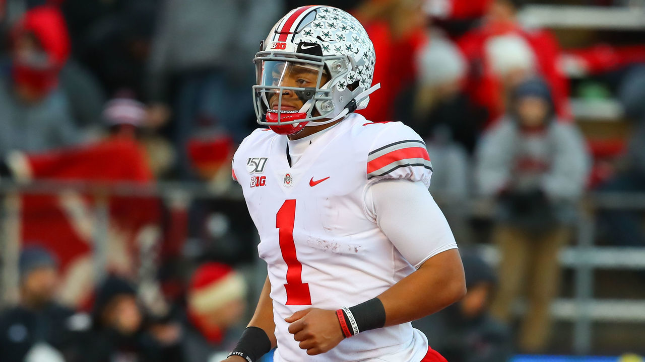 PISCATAWAY, NJ - NOVEMBER 16: Ohio State Buckeyes quarterback Justin Fields (1) during the college football game between the Rutgers Scarlet Knights and the Ohio State Buckeyes on November 16, 2019 at SHI Stadium in Piscataway, NJ.