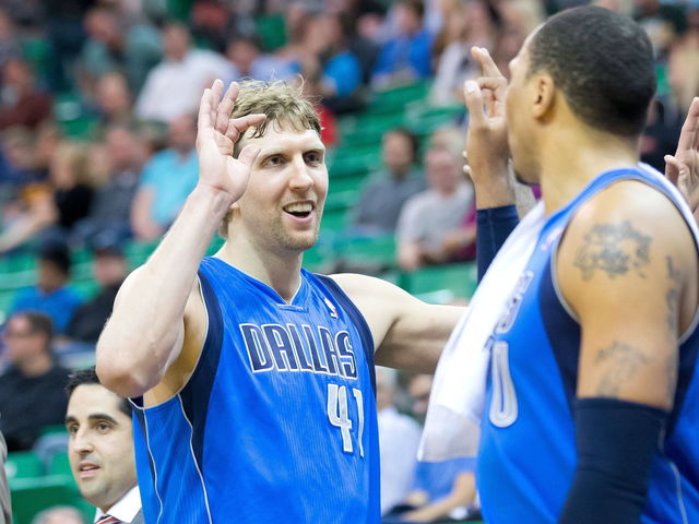 Nowitzki moves into 10th on NBA's all-time scoring list