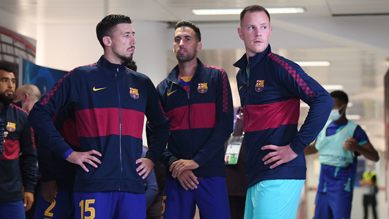 LISBON, PORTUGAL - AUGUST 14: Clement Lenglet, Sergio Busquets and Marc-Andre ter Stegen of Barcelona look on in the tunnel before the UEFA Champions League Quarter Final match between Barcelona and Bayern Munich at Estadio do Sport Lisboa e Benfica on August 14, 2020 in Lisbon, Portugal.
