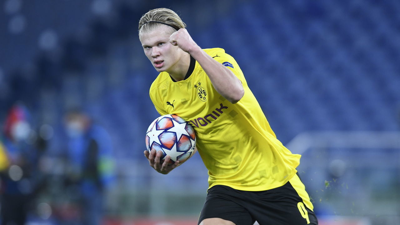 ROME, ITALY - OCTOBER 20 : Erling Haaland of Borussia Dortmund celebrates after scoring a goal during the UEFA Champions League Group F soccer match between SS Lazio and Borussia Dortmund at Stadio Olimpico on October 20, 2020 in Rome, Italy.