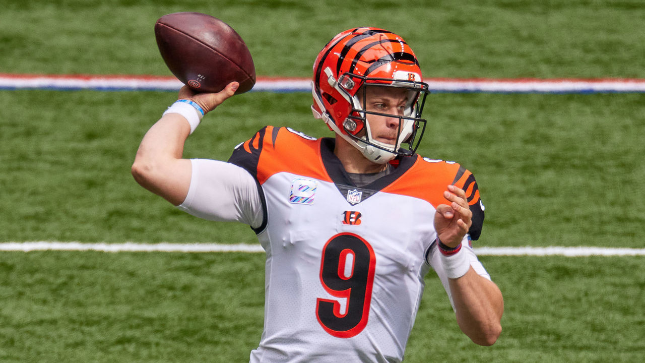 INDIANAPOLIS, IN - OCTOBER 18: Cincinnati Bengals Quarterback Joe Burrow (9) throws the football in game action during a NFL game between the Indianapolis Colts and the Cincinnati Bengals on October 18, 2020, at Lucas Oil Stadium in Indianapolis, IN.