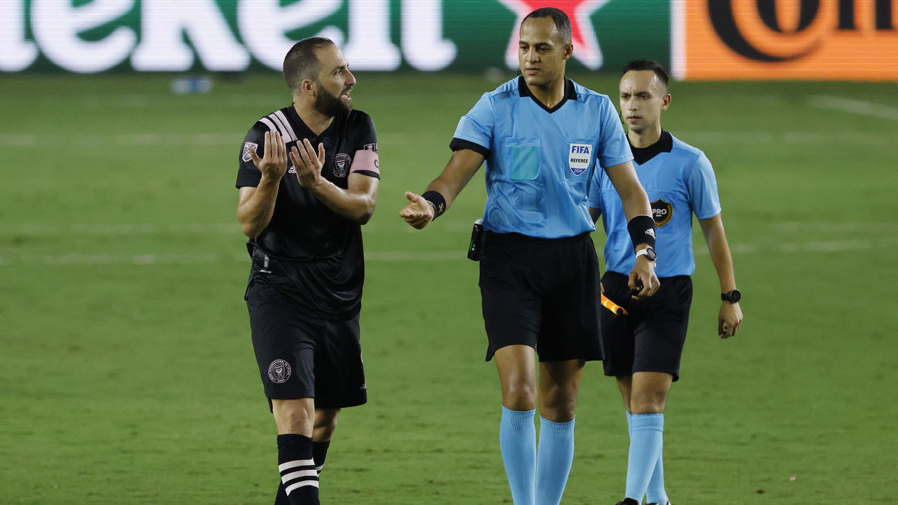 FORT LAUDERDALE, FLORIDA - OCTOBER 14: Gonzalo Higuain #9 of Inter Miami CF argues with referee Ismail Elfath against Atlanta United during the second half at Inter Miami CF Stadium on October 14, 2020 in Fort Lauderdale, Florida.
