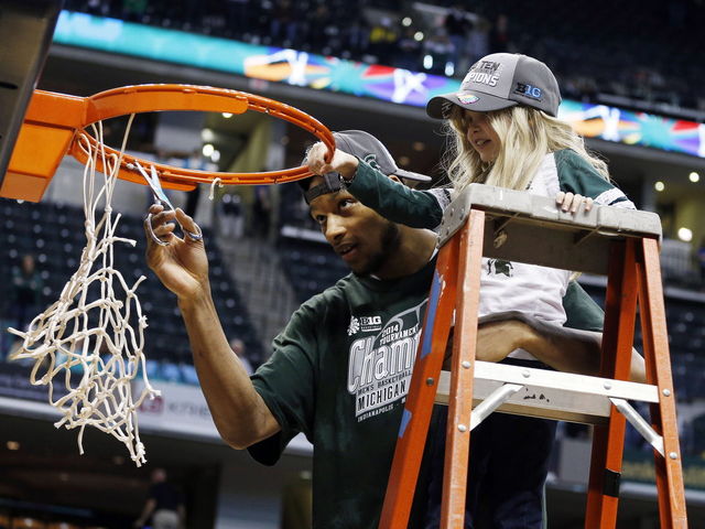 Adreian Payne receives Outreach Award for friendship with Lacey Holsworth