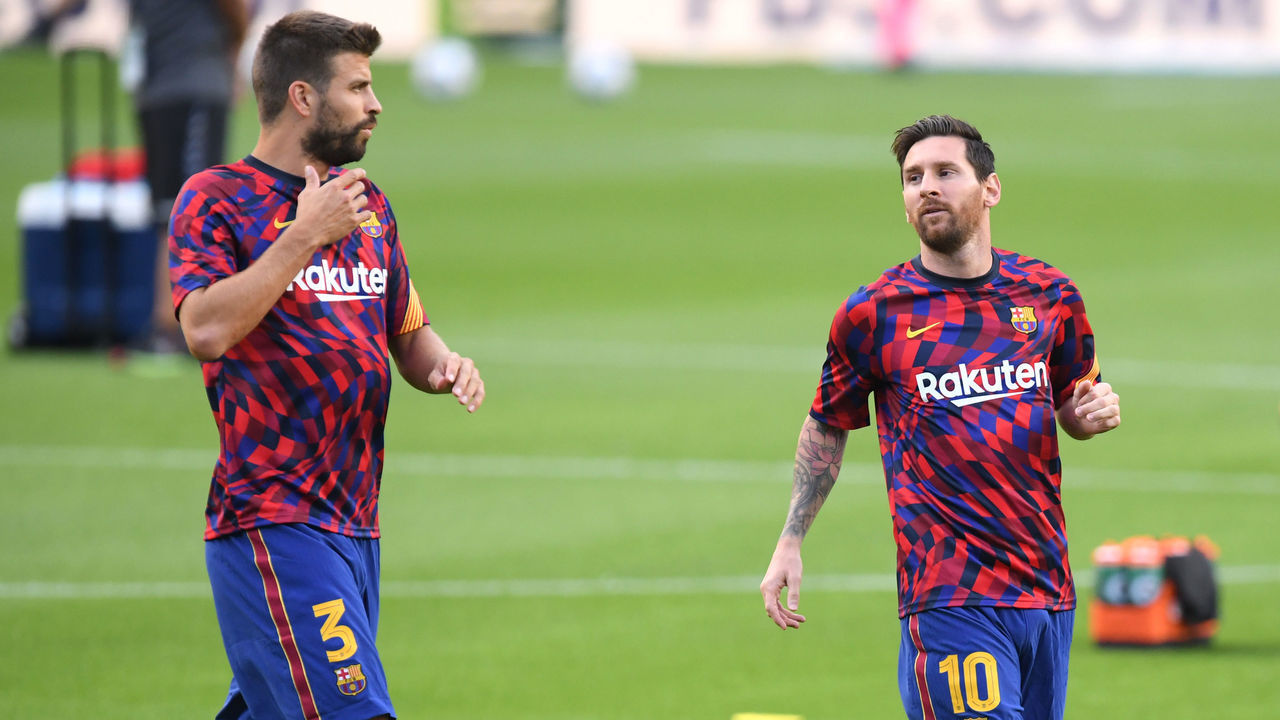 BARCELONA, SPAIN - SEPTEMBER 19: Gerard Pique of Barcelona warms up with Lionel Messi of Barcelona during the Joan Gamper Trophy match between FC Barcelona and Elche CF on September 19, 2020 in Barcelona, Spain.