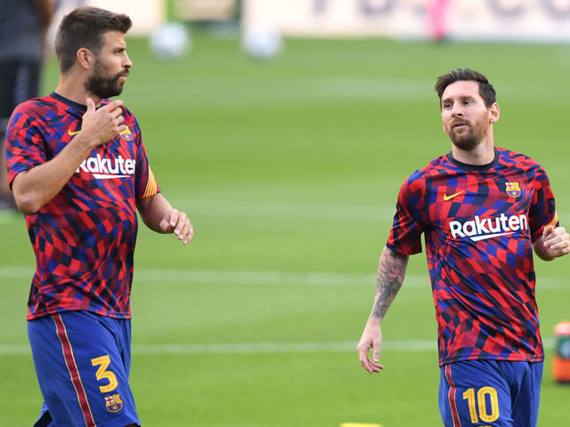 BARCELONA, SPAIN - SEPTEMBER 19: Gerard Pique of Barcelona warms up with Lionel Messi of Barcelona during the Joan Gamper Trophy match between FC Barcelona and Elche CF on September 19, 2020 in Barcelona, Spain.