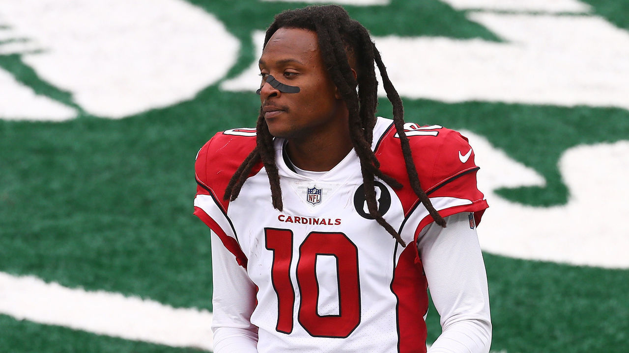 EAST RUTHERFORD, NEW JERSEY - OCTOBER 11: DeAndre Hopkins #10 of the Arizona Cardinals celebrates his fourth quarter touchdown against the New York Jets at MetLife Stadium on October 11, 2020 in East Rutherford, New Jersey. Arizona Cardinals defeated the New York Jets 30-10.