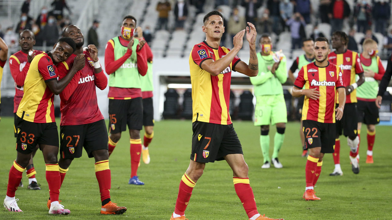 LENS, FRANCE - SEPTEMBER 10: Florian Sotoca of Lens and teammates celebrate the victory following the Ligue 1 match between RC Lens (Racing Club de Lens) and Paris Saint-Germain (PSG) at Stade Bollaert-Delelis on September 10, 2020 in Lens, France.