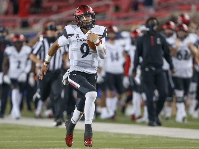 Ridder Runs Passes No 19 Cincinnati Past No 16 Smu 42 13 Thescore Com