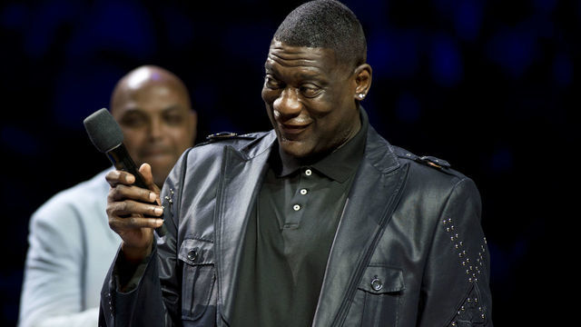 10 April 2019, US, Dallas: Basketball: NBA; Main Round; 81st Matchday; Dallas Mavericks - Phoenix Suns at Amercian Airlines Center. Legendary meeting on the occasion of Dirk Nowitzkis last home game of his career. This is Shawn Kemp speaking to Dirk Nowitzki. Photo: Philipp Hülsmann/dpa