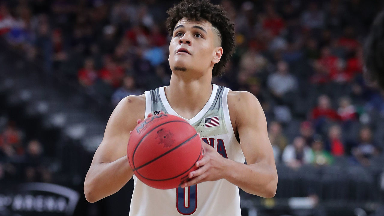 LAS VEGAS, NEVADA - MARCH 11: Josh Green #0 of the Arizona Wildcats shooting a free throw against the Washington Huskies during the first round of the Pac-12 Conference basketball tournament at T-Mobile Arena on March 11, 2020 in Las Vegas, Nevada.