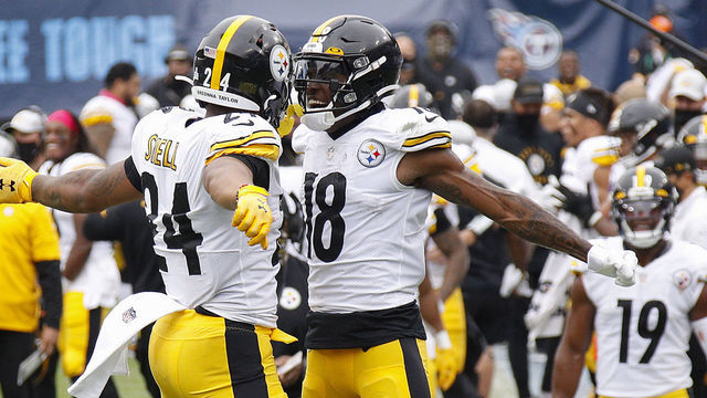 NASHVILLE, TENNESSEE - OCTOBER 25: Benny Snell #24 of the Pittsburgh Steelers is congratulated by teammate Diontae Johnson #18 after scoring a touchdown against the Tennessee Titans during the first half at Nissan Stadium on October 25, 2020 in Nashville, Tennessee.