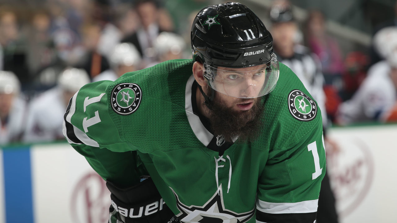 DALLAS, TX - DECEMBER 23: Martin Hanzal #11 of the Dallas Stars skates against the New York Islanders at the American Airlines Center on December 23, 2018 in Dallas, Texas.