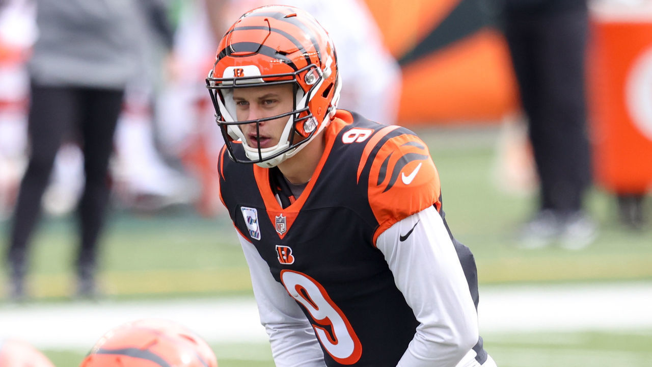 CINCINNATI, OHIO - OCTOBER 25: Joe Burrow #9 of the Cincinnati Bengals snaps the ball in the game against the Cleveland Browns during the first quarter at Paul Brown Stadium on October 25, 2020 in Cincinnati, Ohio.
