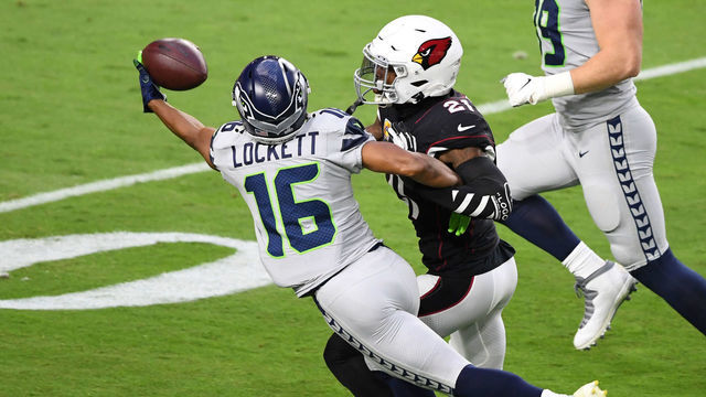 GLENDALE, ARIZONA - OCTOBER 25: Tyler Lockett #16 of the Seattle Seahawks makes a one handed catch against Patrick Peterson #21 of the Arizona Cardinals during the first quarter at State Farm Stadium on October 25, 2020 in Glendale, Arizona.