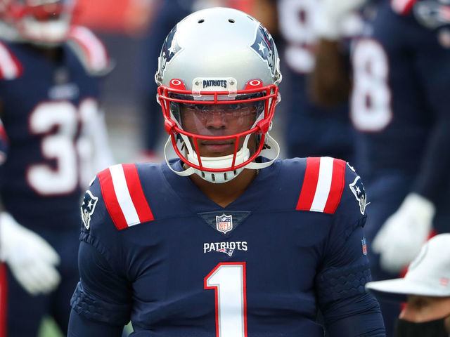 Cam Newton pulled in Patriots' 33-6 loss to 49ers