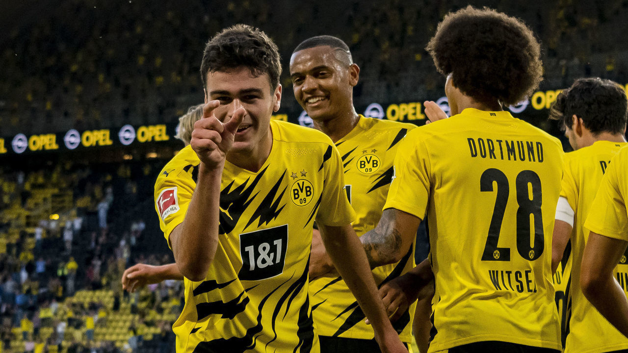 DORTMUND, GERMANY - SEPTEMBER 19: Giovanni Reyna (BVB) cheers after scoring his team's opening goal during the Bundesliga match between Borussia Dortmund and Borussia Moenchengladbach at Signal Iduna Park on September 19, 2020 in Dortmund, Germany. Fans are set to return to Bundesliga stadiums in Germany despite to the ongoing Coronavirus Pandemic. Up to 20% of stadium's capacity are allowed to be filled. Final decisions are left to local health authorities and are subject to club's hygiene concepts and the infection numbers in the corresponding region.