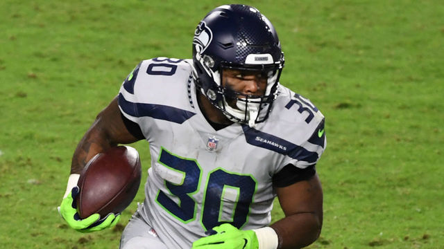GLENDALE, ARIZONA - OCTOBER 25: Carlos Hyde #30 of the Seattle Seahawks runs with the ball against the Arizona Cardinals at State Farm Stadium on October 25, 2020 in Glendale, Arizona.