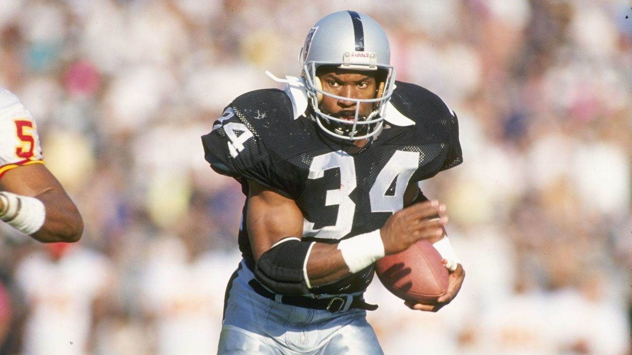 25 Nov 1990: Running back Bo Jackson of the Los Angeles Raiders moves the ball during a game against the Kansas City Chiefs at the Los Angeles Memorial Coliseum in Los Angeles, California. The Chiefs won the game, 27-24.