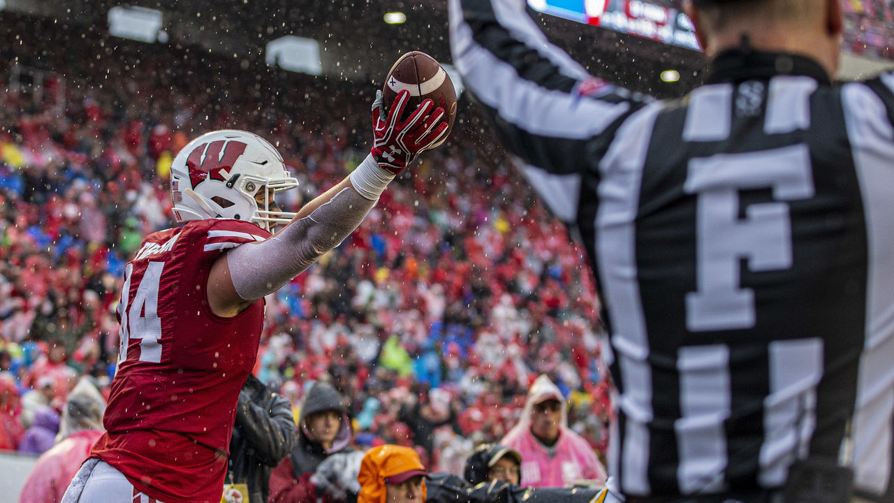 MADISON, WI - OCTOBER 05: Wisconsin Badgers tight end Jake Ferguson (84) makes a juggling catch in the end zone for a touchdown durning a college football game between the Kent State Golden Flashes and the Wisconsin Badgers on October 5, 2019, at Camp Randall Stadium in Madison, WI.