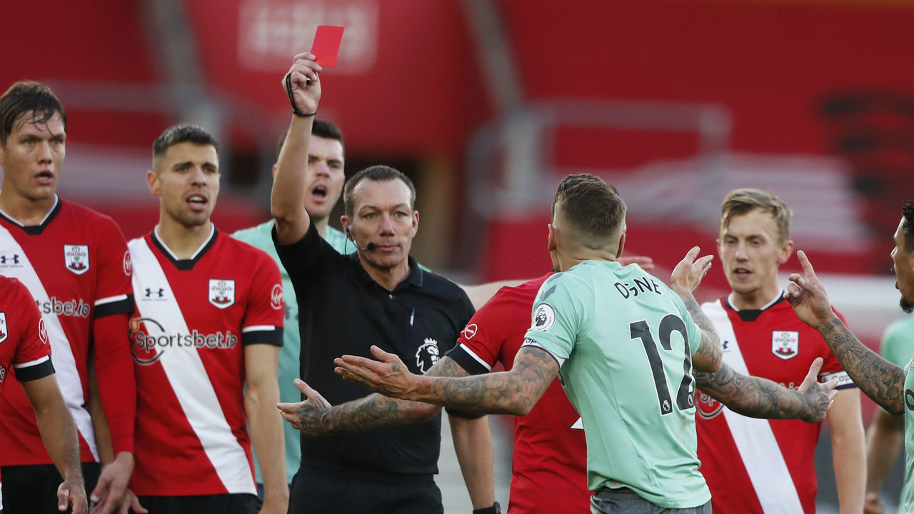 SOUTHAMPTON, ENGLAND - OCTOBER 25: Lucas Digne of Everton is shown a red card by referee Kevin Friend after fouling Kyle Walker-Peters of Southampton during the Premier League match between Southampton and Everton at St Mary's Stadium on October 25, 2020 in Southampton, England. Sporting stadiums around the UK remain under strict restrictions due to the Coronavirus Pandemic as Government social distancing laws prohibit fans inside venues resulting in games being played behind closed doors.