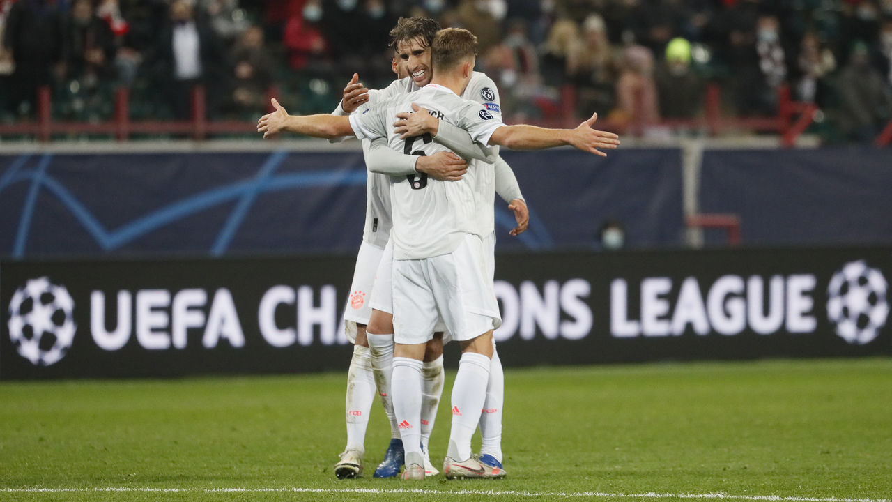 MOSCOW, RUSSIA - OCTOBER 27: Joshua Kimmich of Bayern Munich celebrates with teammate Javi Martinez after scoring his team's second goal during the UEFA Champions League Group A stage match between Lokomotiv Moskva and FC Bayern Muenchen at RZD Arena on October 27, 2020 in Moscow, Russia. A limited number of spectators will be in attendance as Covid-19 pandemic restrictions ease.