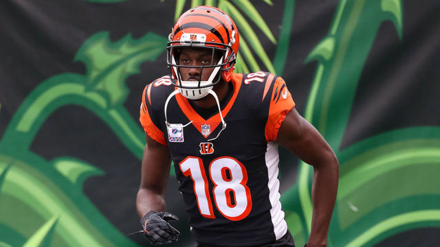 CINCINNATI, OH - OCTOBER 25: Cincinnati Bengals wide receiver A.J. Green (18) runs onto the field before the game against the Cleveland Browns and the Cincinnati Bengals on October 25, 2020, at Paul Brown Stadium in Cincinnati, OH.
