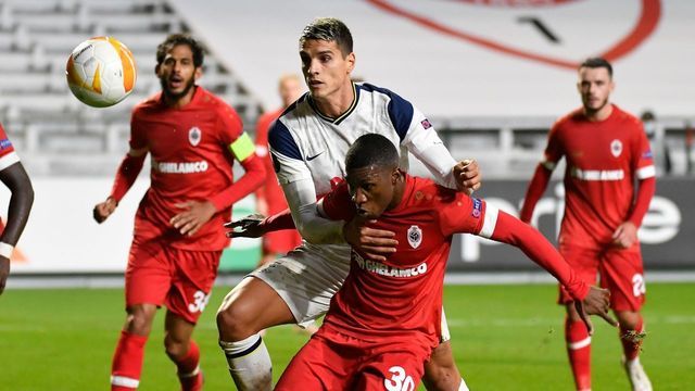 Tottenham's Argentine midfielder Erik Lamela (C) vies for the ball with Antwerp's Portuguese defender Aurelio Buta (R) during UEFA Europa League football Group J first-leg football match between Royal Antwerp FC and Tottenham Hotspur FC at the Bosuilstadion in Antwerp on October 29, 2020.