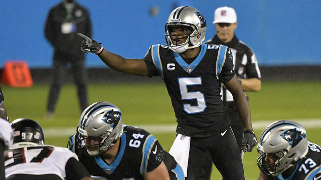 CHARLOTTE, NORTH CAROLINA - OCTOBER 29: Teddy Bridgewater #5 of the Carolina Panthers points to the defense of the Atlanta Falcons during the second quarter at Bank of America Stadium on October 29, 2020 in Charlotte, North Carolina.