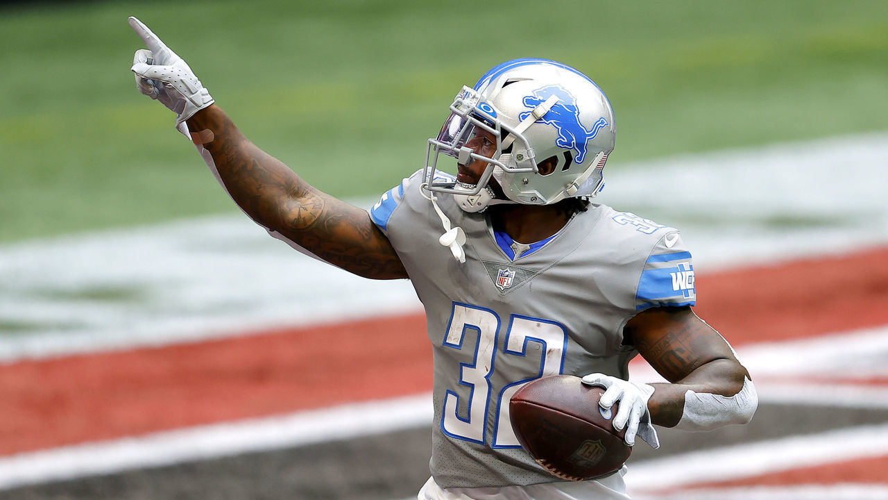 ATLANTA, GEORGIA - OCTOBER 25: D'Andre Swift #32 of the Detroit Lions celebrates his rushing touchdown against the Atlanta Falcons during the first half at Mercedes-Benz Stadium on October 25, 2020 in Atlanta, Georgia.