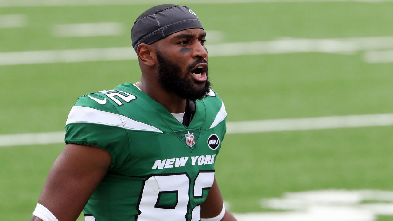 EAST RUTHERFORD, NEW JERSEY - OCTOBER 11: Jamison Crowder #82 of the New York Jets walks off the field against the Arizona Cardinals at MetLife Stadium on October 11, 2020 in East Rutherford, New Jersey. Arizona Cardinals defeated the New York Jets 30-10.