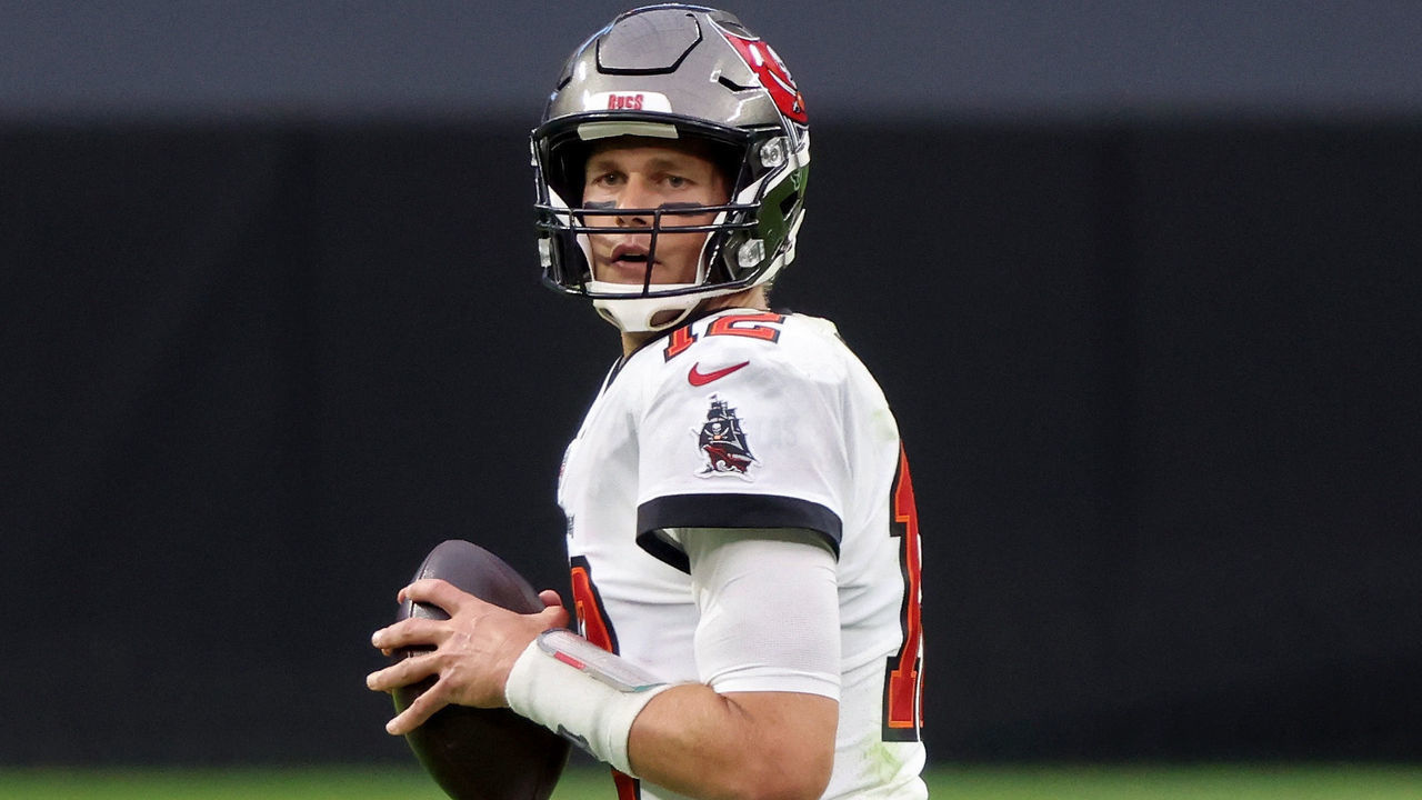 LAS VEGAS, NEVADA - OCTOBER 25: Tom Brady #12 of the Tampa Bay Buccaneers drops back to pass in the second quarter against the Las Vegas Raiders at Allegiant Stadium on October 25, 2020 in Las Vegas, Nevada.