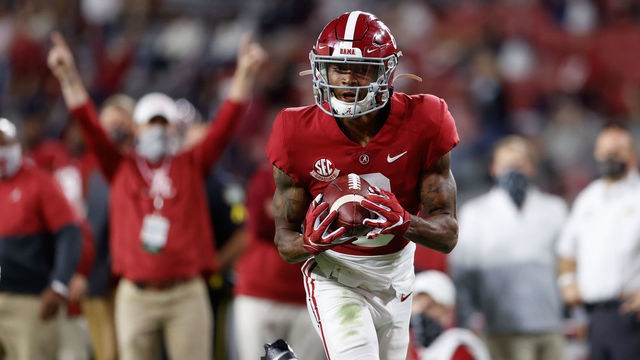 TUSCALOOSA, AL - OCTOBER 31: Devonta Smith #6 of the Alabama Crimson Tide catches a pass against the Mississippi State Bulldogs at Bryant-Denny Stadium on October 31, 2020 in Tuscaloosa, Alabama.