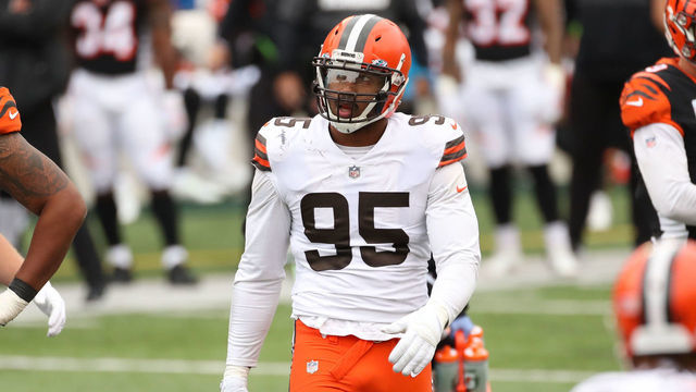CINCINNATI, OH - OCTOBER 25: Cleveland Browns defensive end Myles Garrett (95) looks at the scoreboard during the game against the Cleveland Browns and the Cincinnati Bengals on October 25, 2020, at Paul Brown Stadium in Cincinnati, OH.