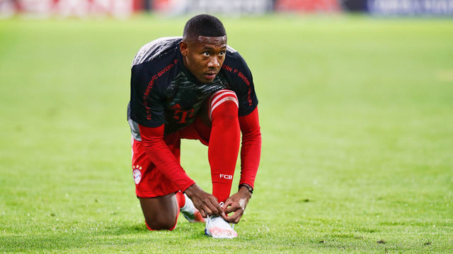 MUNICH, GERMANY - OCTOBER 21: David Alaba of FC Bayern Muenchen ties his shoelaces during warm up ahead of the UEFA Champions League Group A stage match between FC Bayern Muenchen and Atletico Madrid at Allianz Arena on October 21, 2020 in Munich, Germany.