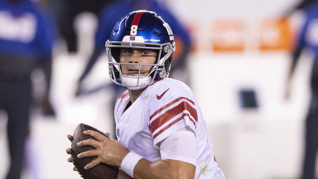 PHILADELPHIA, PA - OCTOBER 22: Daniel Jones #8 of the New York Giants looks to pass the ball against the Philadelphia Eagles at Lincoln Financial Field on October 22, 2020 in Philadelphia, Pennsylvania.