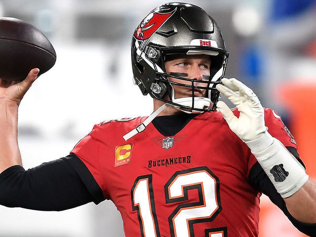 EAST RUTHERFORD, NEW JERSEY - NOVEMBER 02: Tom Brady #12 of the Tampa Bay Buccaneers warms up prior to facing the New York Giants at MetLife Stadium on November 02, 2020 in East Rutherford, New Jersey.