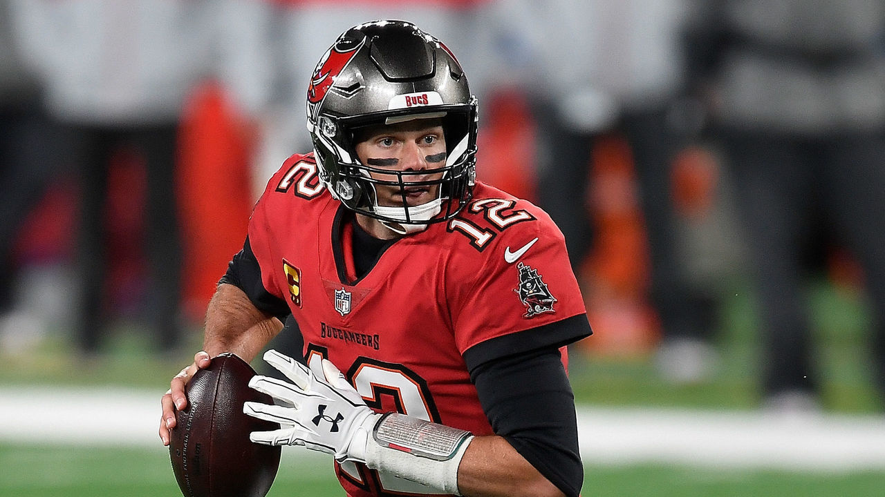 EAST RUTHERFORD, NEW JERSEY - NOVEMBER 02: Tom Brady #12 of the Tampa Bay Buccaneers runs out of the pocket in the first quarter against the New York Giants at MetLife Stadium on November 02, 2020 in East Rutherford, New Jersey.