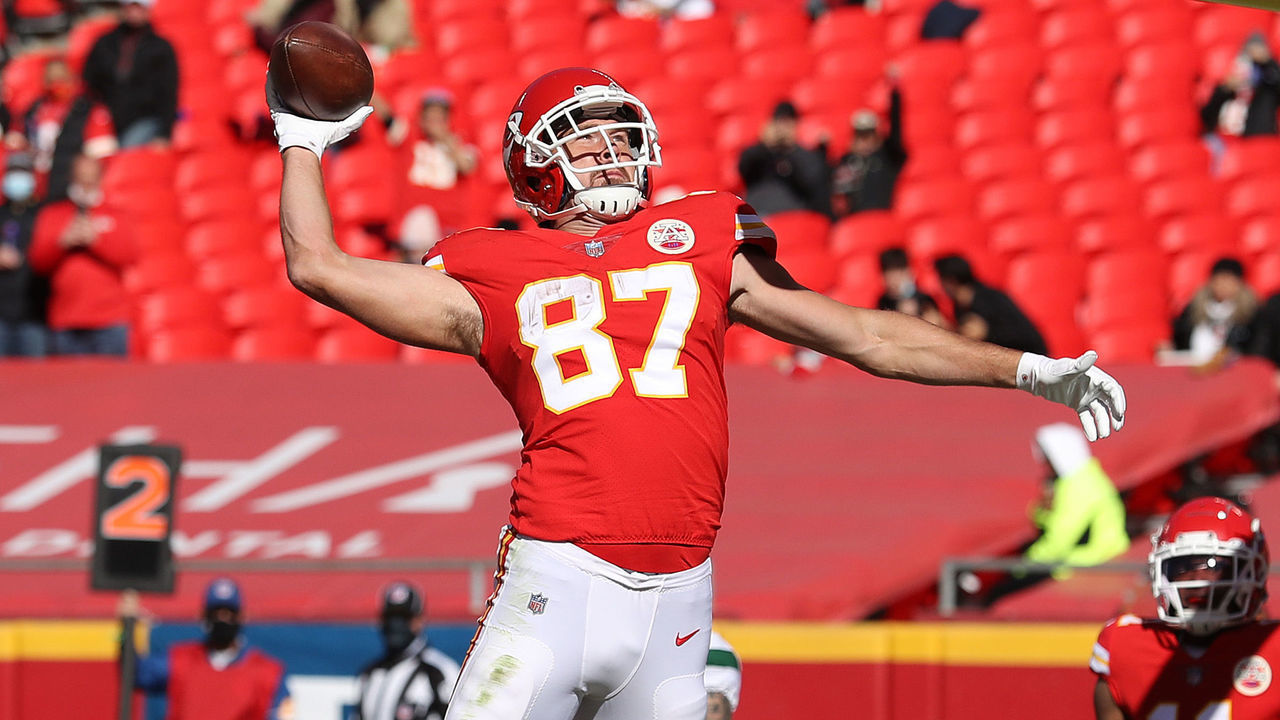 KANSAS CITY, MISSOURI - NOVEMBER 01: Travis Kelce #87 of the Kansas City Chiefs celebrates after a three-yard touchdown against the New York Jets during their NFL game at Arrowhead Stadium on November 01, 2020 in Kansas City, Missouri.