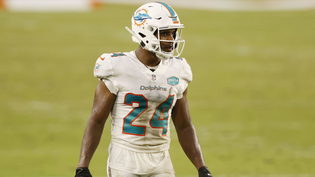 MIAMI GARDENS, FLORIDA - OCTOBER 18: Byron Jones #24 of the Miami Dolphins in action against the New York Jets at Hard Rock Stadium on October 18, 2020 in Miami Gardens, Florida.