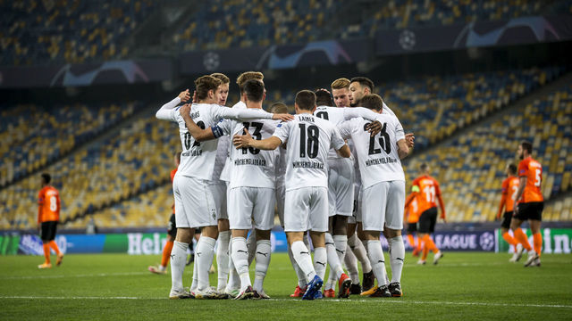 KYIV, UKRAINE - NOVEMBER 03: The Team of Borussia Moenchengladbach celebrates after Alassane Plea scored his teams first goal during the Group B - UEFA Champions League match between Shakhtar Donetsk and Borussia Moenchengladbach at Olimpiysky on November 03, 2020 in Kyiv, Ukraine.