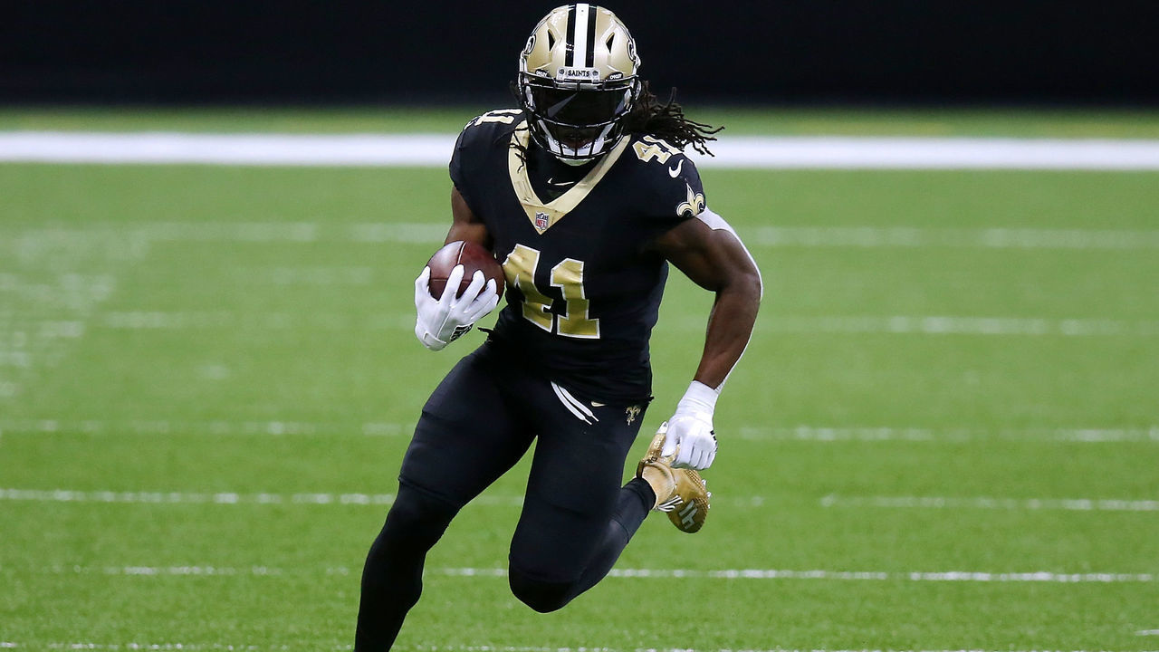 NEW ORLEANS, LOUISIANA - OCTOBER 25: Alvin Kamara #41 of the New Orleans Saints runs with the ball against the Carolina Panthers during a game at the Mercedes-Benz Superdome on October 25, 2020 in New Orleans, Louisiana.