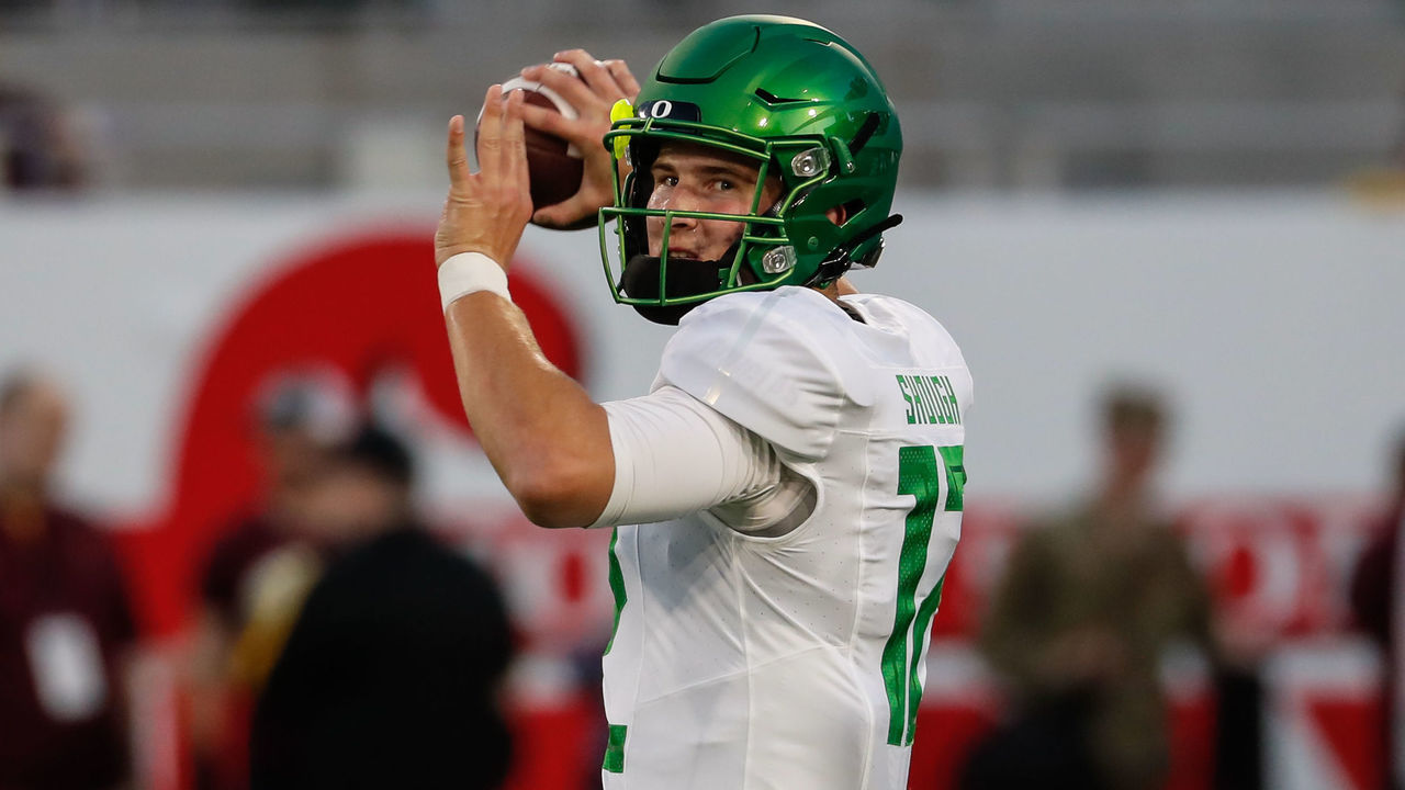 TEMPE, AZ - NOVEMBER 23: Oregon Ducks quarterback Tyler Shough (12) throws a pass before the college football game between the Oregon Ducks and the Arizona State Sun Devils on November 23, 2019 at Sun Devil Stadium in Tempe, Arizona.