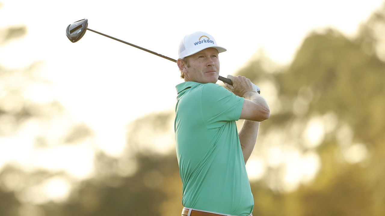 HOUSTON, TEXAS - NOVEMBER 05: Brandt Snedeker of the United States plays his shot from the 18th tee during the first round of the Vivint Houston Open at Memorial Park Golf Course on November 05, 2020 in Houston, Texas.