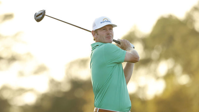 HOUSTON, TEXAS - NOVEMBER 05: Brandt Snedeker of the United States plays his shot from the 18th tee during the first round of the Vivint Houston Open at Memorial Park Golf Course on November 05, 2020 in Houston, Texas.