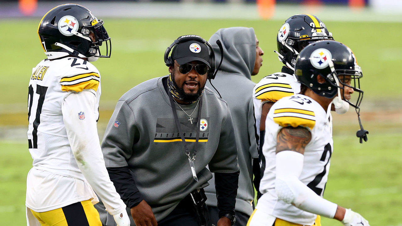BALTIMORE, MARYLAND - NOVEMBER 01: Head coach Mike Tomlin of the Pittsburgh Steelers celebrates with the defense after stopping the Baltimore Ravens on fourth down late in the fourth quarter at M&T Bank Stadium on November 01, 2020 in Baltimore, Maryland.