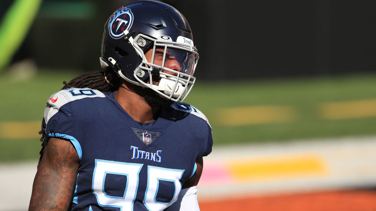 CINCINNATI, OH - NOVEMBER 01: Tennessee Titans outside linebacker Jadeveon Clowney (99) warms up before the game against the Tennessee Titans and the Cincinnati Bengals on November 1, 2020, at Paul Brown Stadium in Cincinnati, OH.